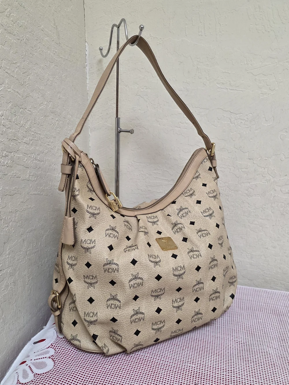 MCM Large Hobo Bag With Padlock And Keys And Authenticity Card